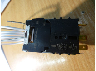 термостат Danfoss 077B3244 (для МХ 365, 367 (908081829689)